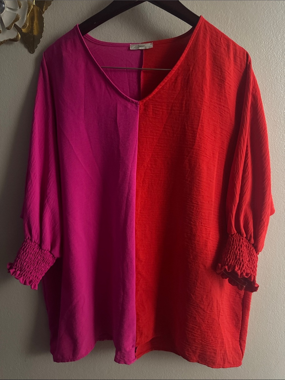 JODIFL Two-Tone V-Neck Tunic in Fuchsia Pink and Red